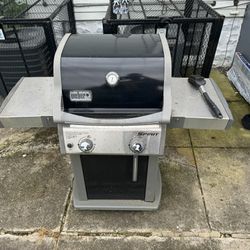 Webber Grill With Empty Propane Tank