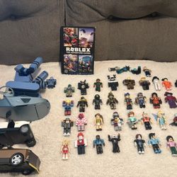 MASSIVE Roblox Collection! New And Used. 35 Figures, Sets, Card, Clothes, Books 