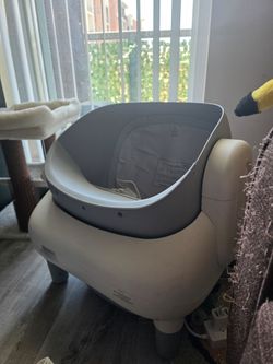 Self-Cleaning Cat Litter Box