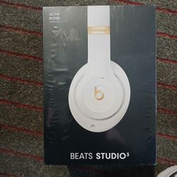 New Never Opened BEATS STUDIO 3