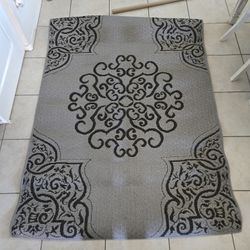 5x7 Indoor / Outdoor Rug – Neutral Pattern, Never Used