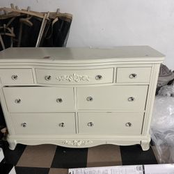 Bassett Solid Wood Dresser – Cream Finish