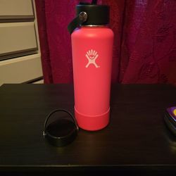 Hot Pink Hydroflask With Bumper & 2 Lids