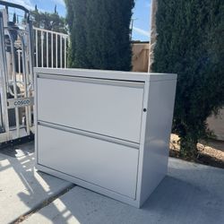 2-Drawer Lateral Filing Cabinet!