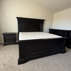 Pulaski Caldwell King Bed, Dressers & Nightstand