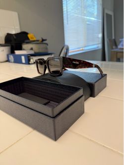 PRADA GLASSES NEVER WORN
