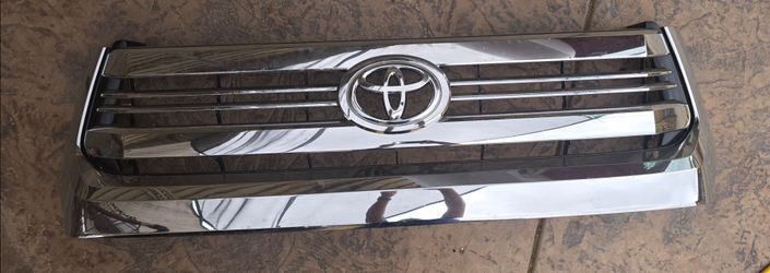Toyota tundra grill