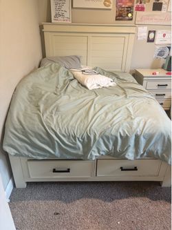 Full size bed with mattress