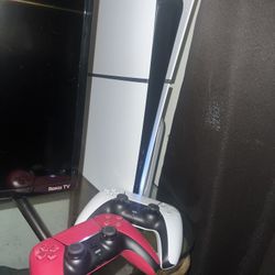 PS5 + 2 Remotes + 2 Games