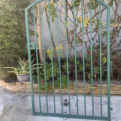 Used Like New Metall Gate