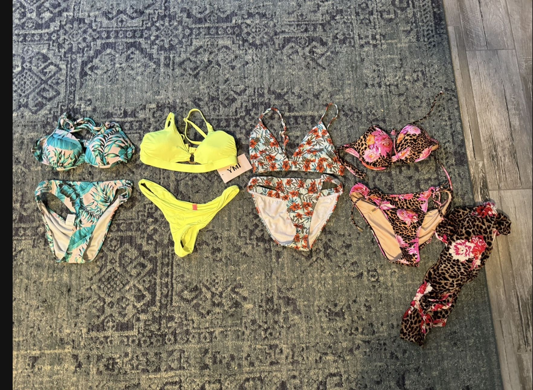 4 bikinis - size Small/Medium