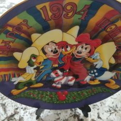 Disney Holiday plate 