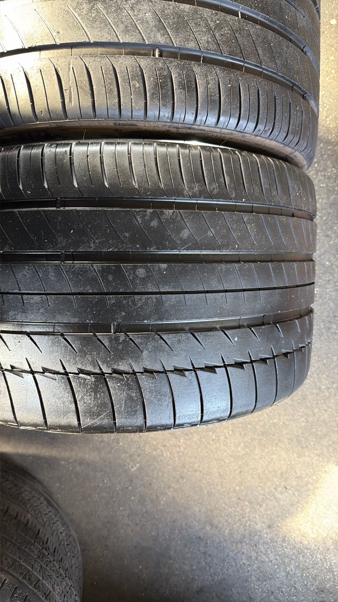 Michelin 335/25/20 Pair