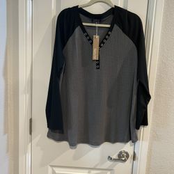 NEW” Gray Light Weight  Blouse With Black Long Sleeves. Size 14/16