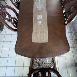 Dinning Set French Style Excellent Conditions