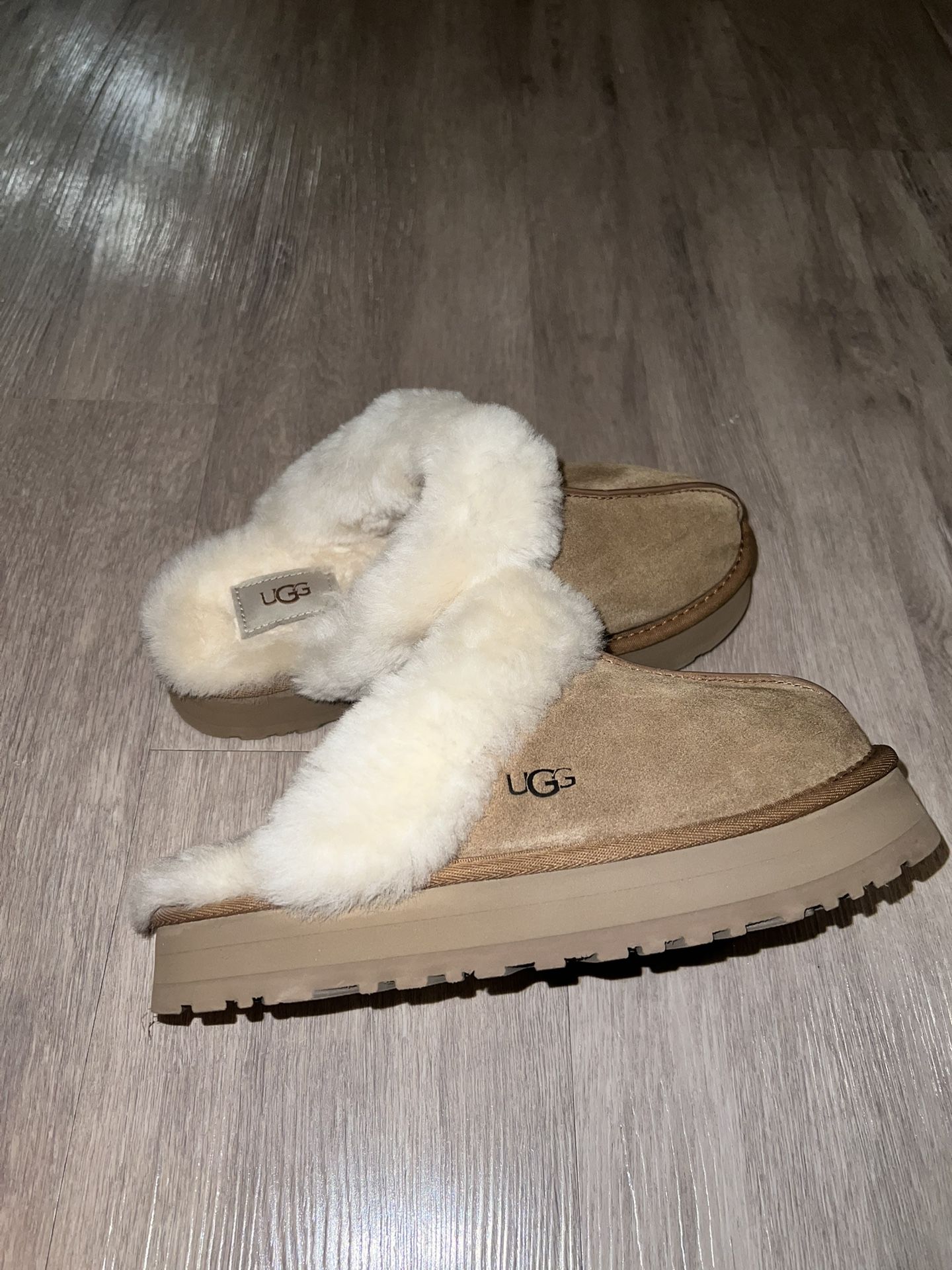 UGG Disquette Platform Slippers Womens Sz 8