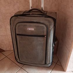 London Fog Spinner Luggage READ DESCRIPTION 