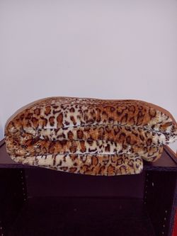 Leopard throw blanket