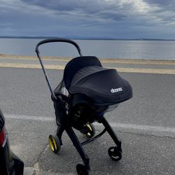 Donna stroller car seat Like New