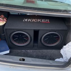 Two Twelve Inch Subwoofers And 1200 Watt Amp Kicker Comp R