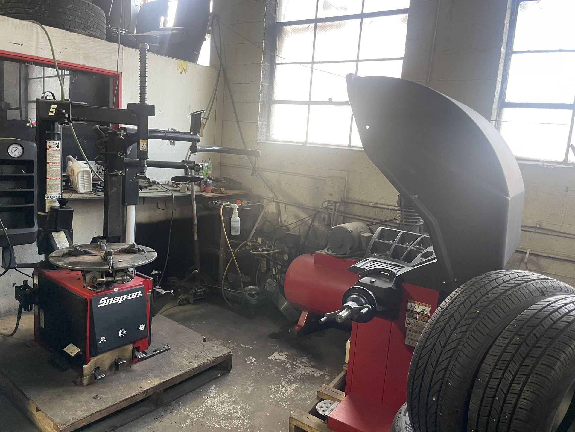 Snap-On Tire Machines