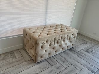 Tuffed ottoman