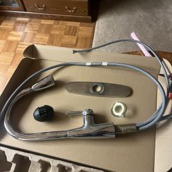 Kitchen Faucet - Pull Down Spray Head. 