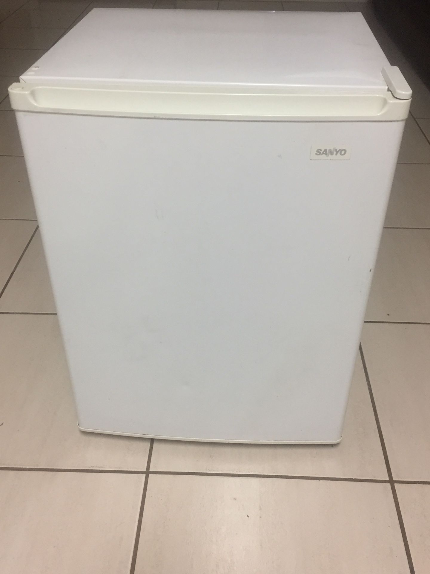 Mini fridge Sanyo