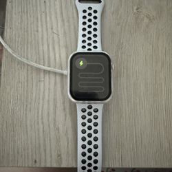 Apple Watch Nike Series 7 GPS, 45mm