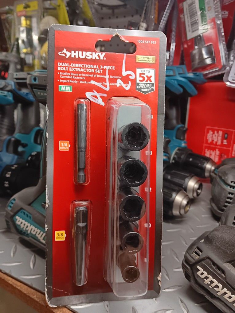 Husky Dual - Directional 7 - Piece Bolt Extractor Set. 