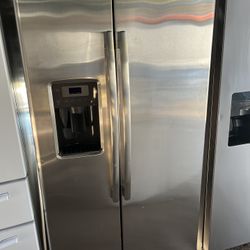 Ge Fridge Stainless Steel/ Working Perfect/ 1 Month Warranty 