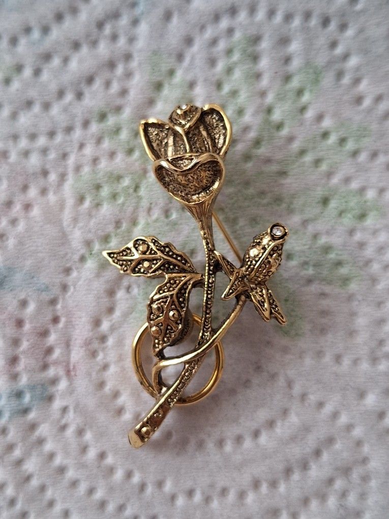 Vintage gold-tone rose brooch featuring crystal or rhinestone accents