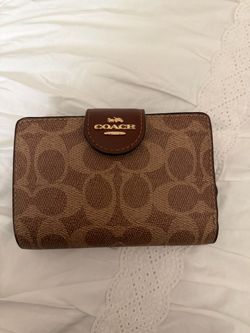 Coach Medium Corner Zip Wallet