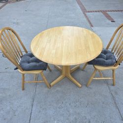 Dining Room Table Collapsible 40-in Round 2 Chair