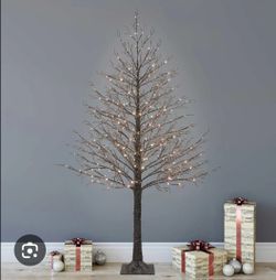 Holiday Iced Tree LED Lights 7ft Brand New!