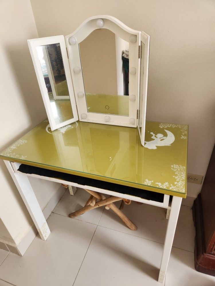 Makeup/Vanity Table