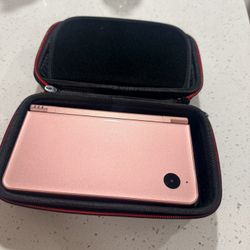 Nintendo DSI XL  / Case