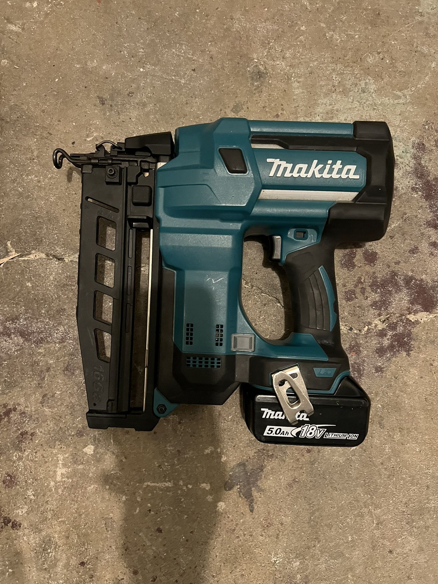 Makita 18V LXT LithiumIon 16Gauge Cordless 21/2 in. Straight Finish