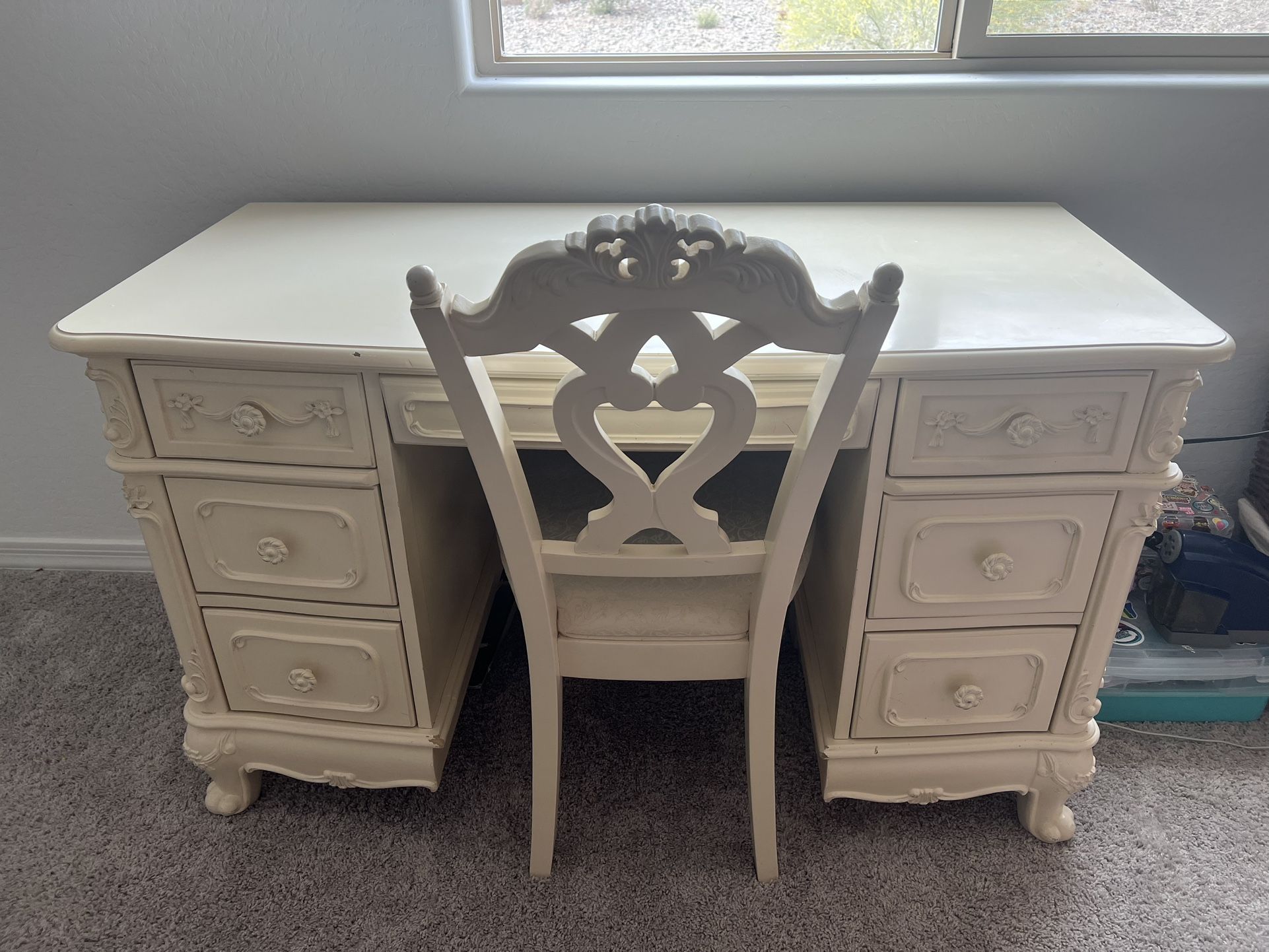 WHITE FURNITURE