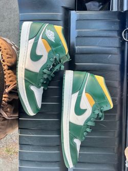 Jordan 1 mids sonic size 10.5