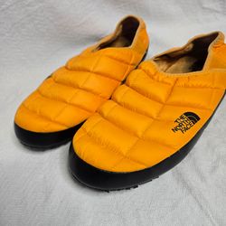 The North Face Men's Lined Insulated Quilted Slip-On Slippers Yellow/Black