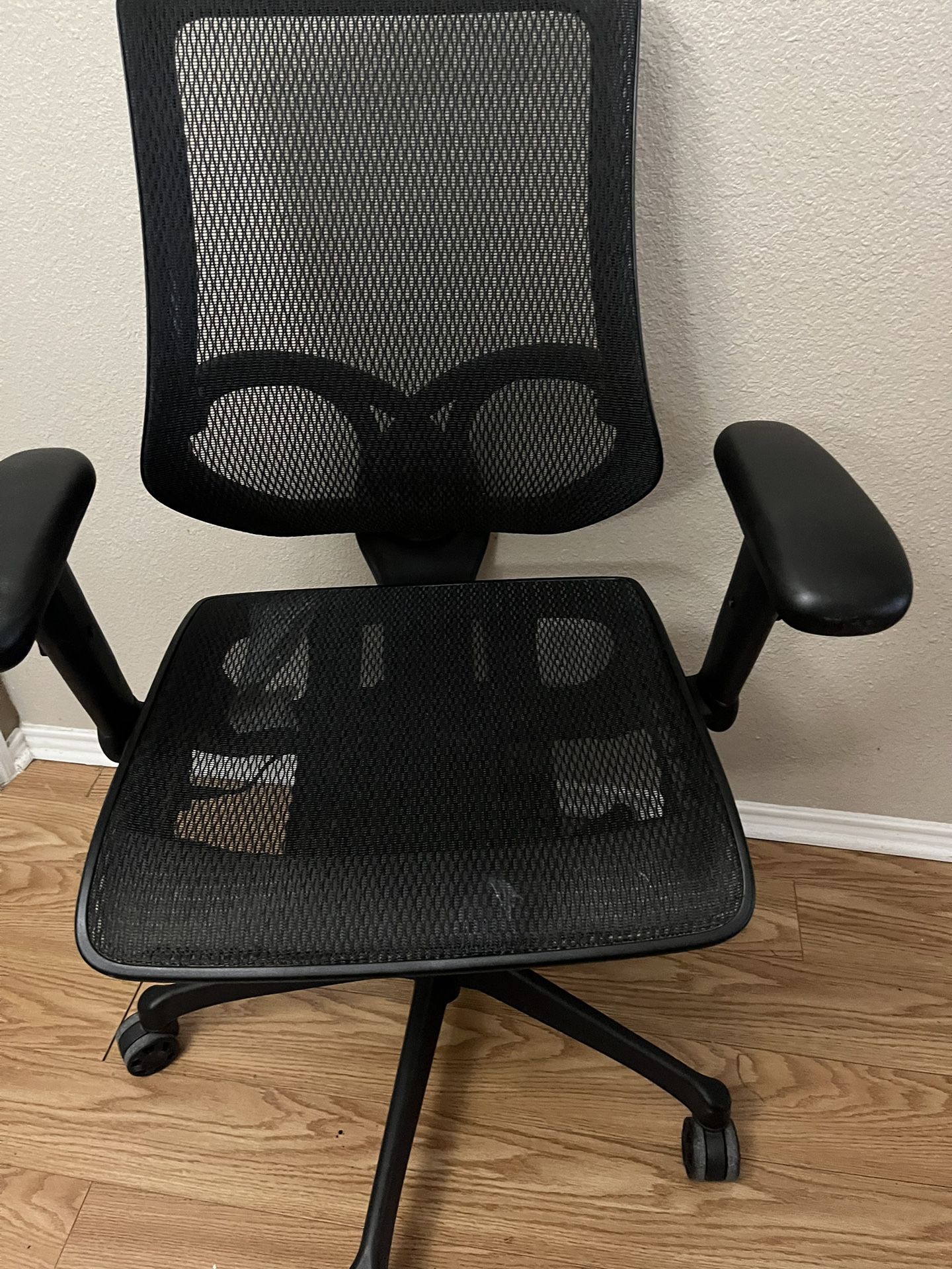 Ergonomic Mesh Back Office Chair!