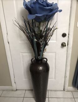 Búcaro de hierro de flores