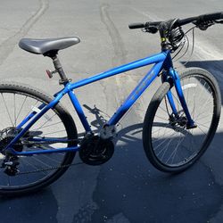 Trek Verve 2 Bicycle.   Great Condition. Need New Tires 