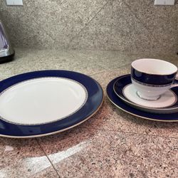 China – Set Of Eight Place Settings, Mikasa, Embassy Brand, With Cups, Excellent Condition