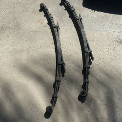 Toyota Tacoma ear leaf springs 