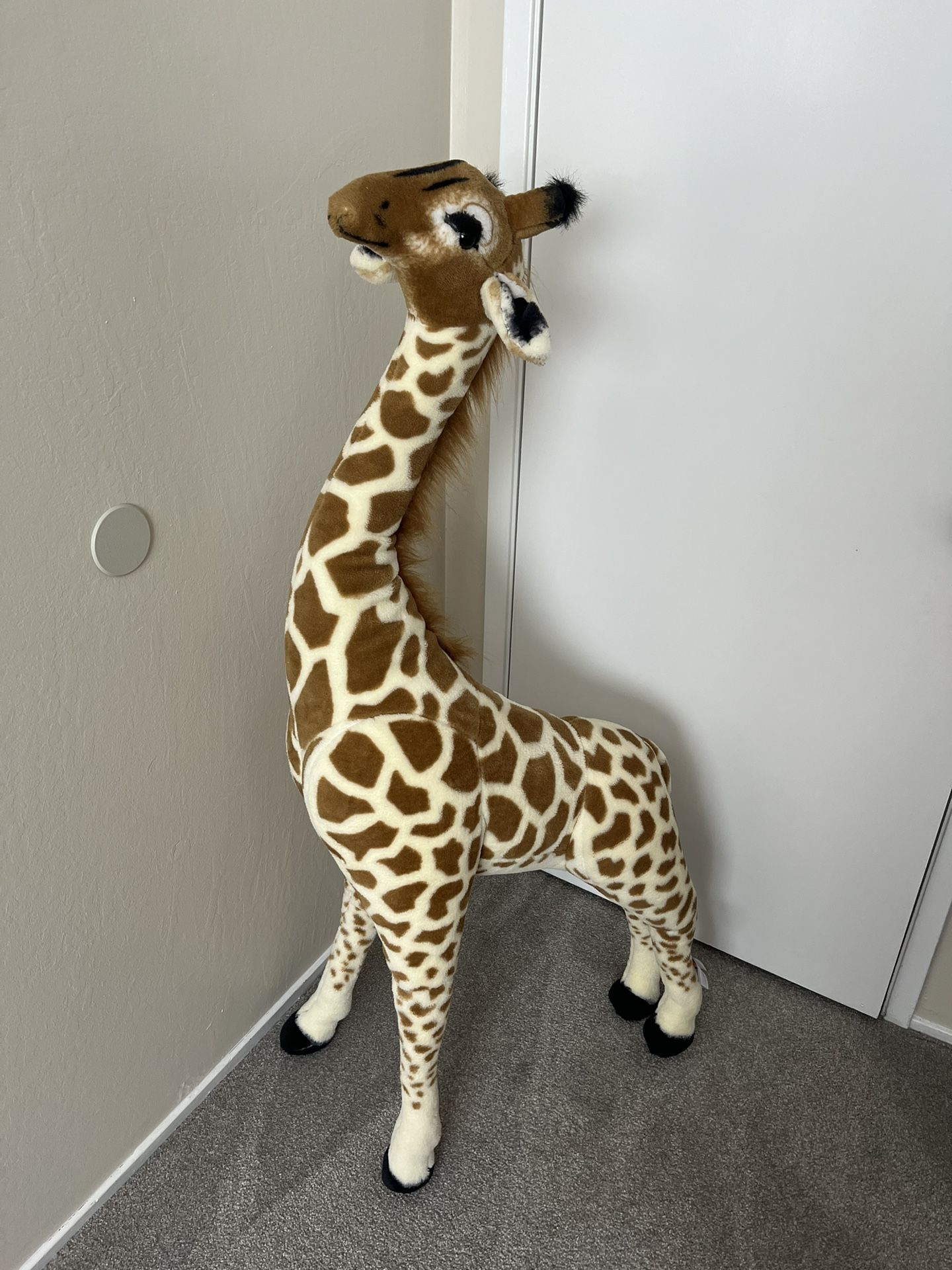 Giant giraffe