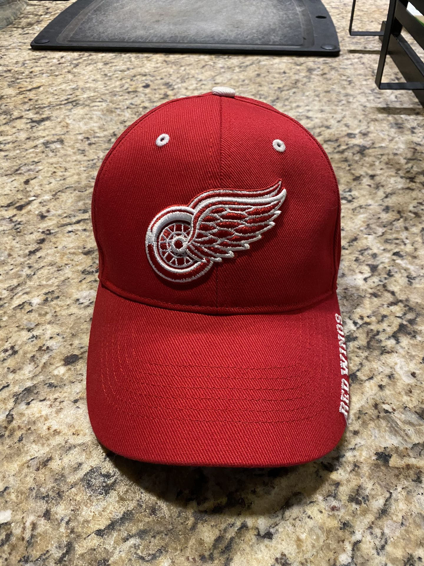 '47 Brand Detroit Red Wings Curved MVP Strap Back Cap