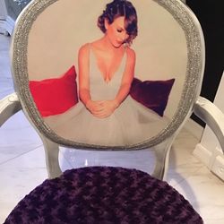 Swiftie Chair, Tay Tay 