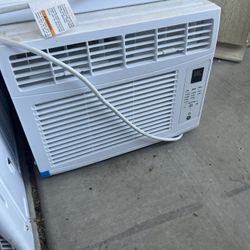 Window AC Unit 